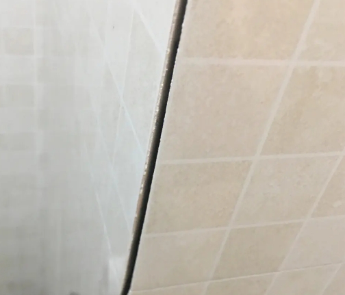 沁阳瓷砖空鼓维修公司分享阳台瓷砖脱落的修复过程可以分为以下几个步骤