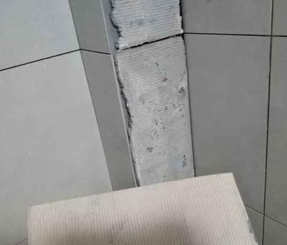 沁阳瓷砖空鼓维修公司分享下厨房瓷砖脱落的补救措施。